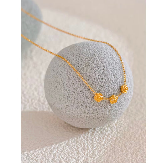 ROSE NECKLACE