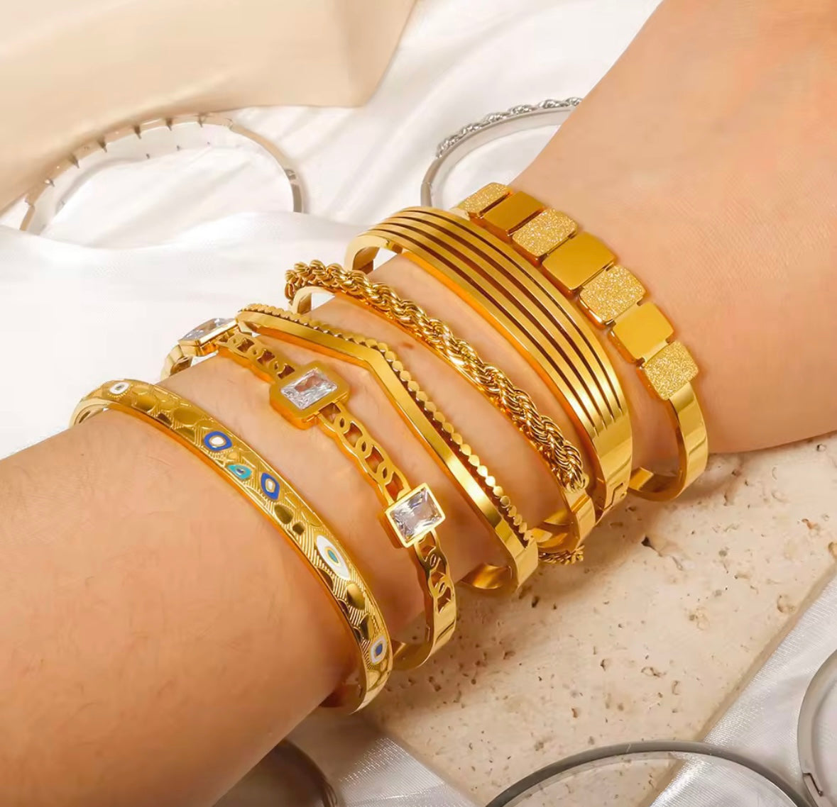 TEMPLE BRACELET