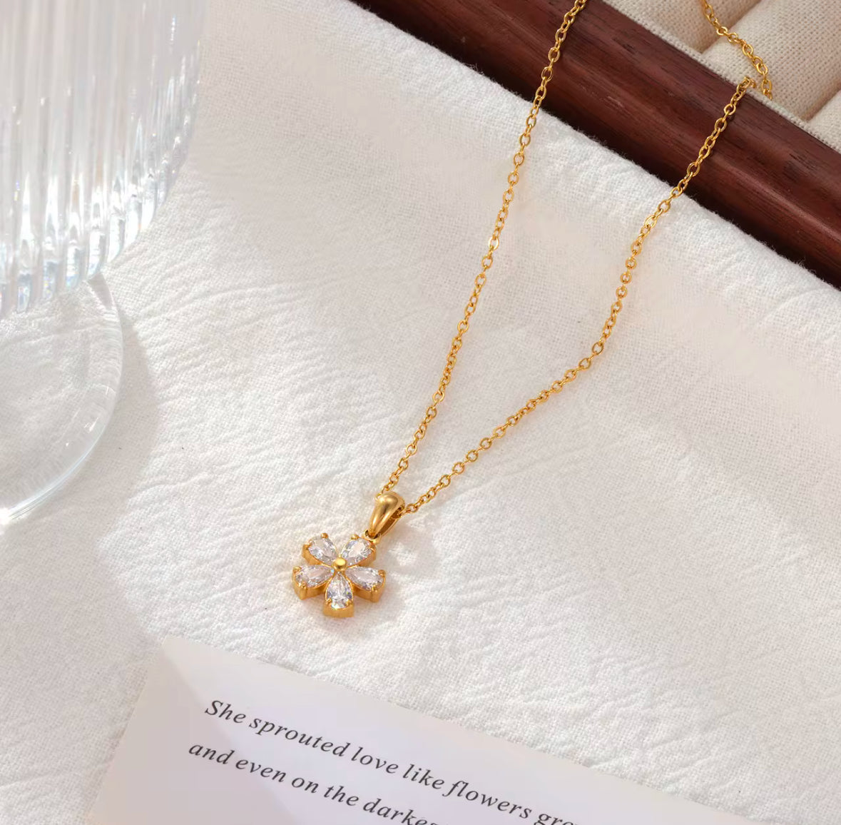 FAMMMA NECKLACE