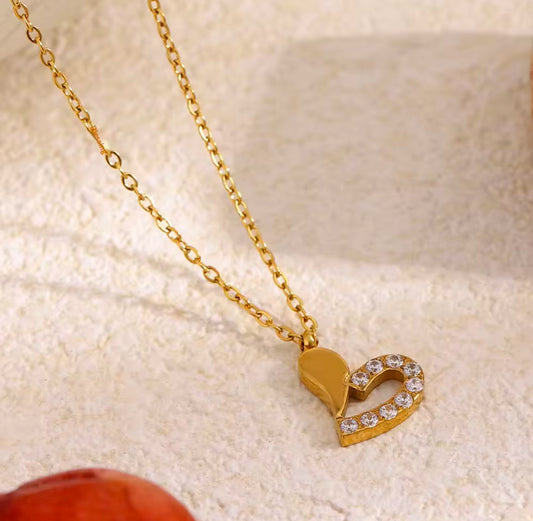 HEARTLONA NECKLACE