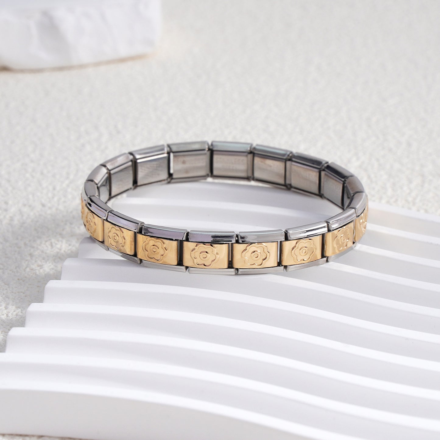DIHA CHARM BRACELET ( 18 link )