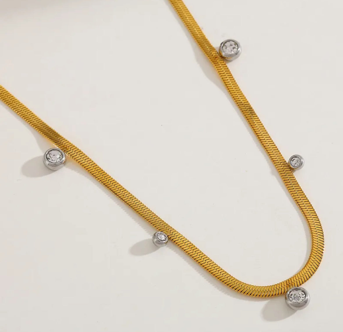 LUNIVA NECKLACE