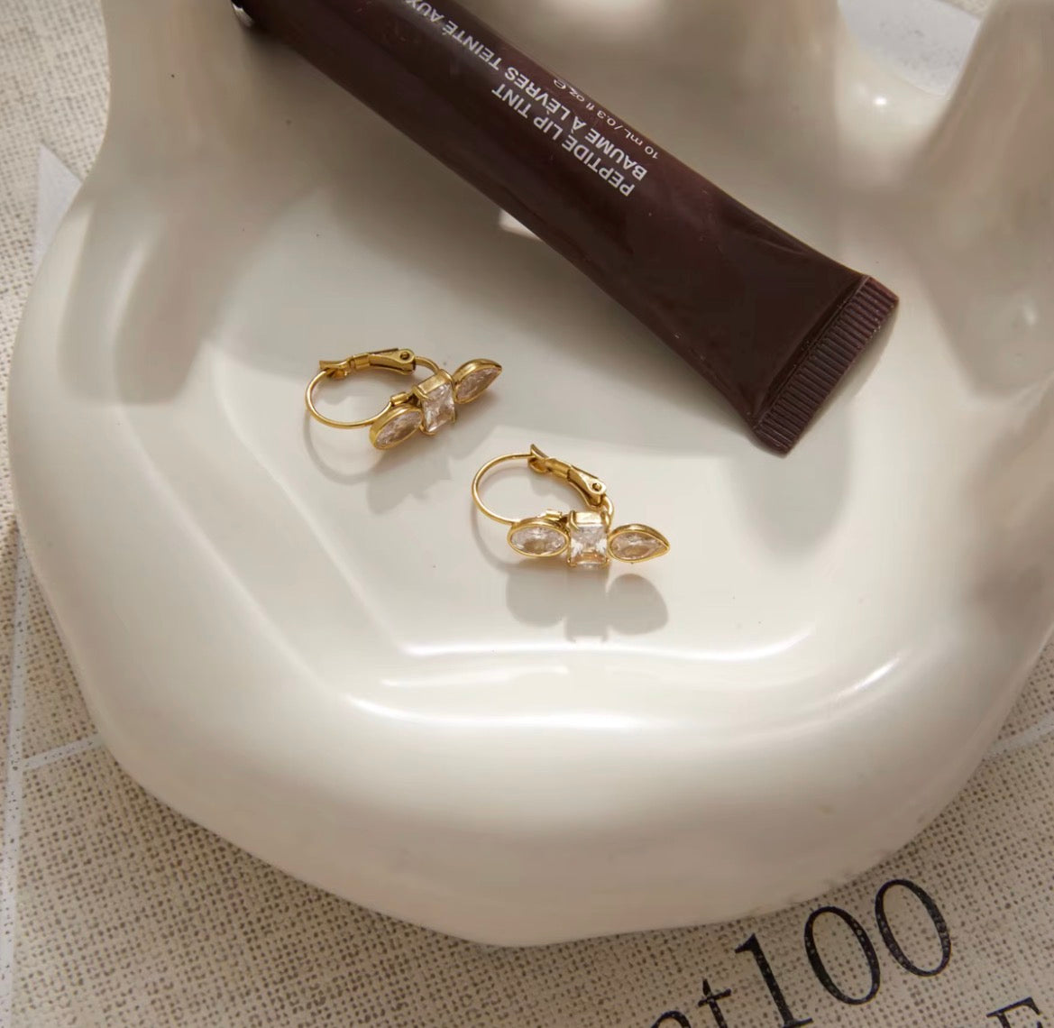 TIRAHA EARRING