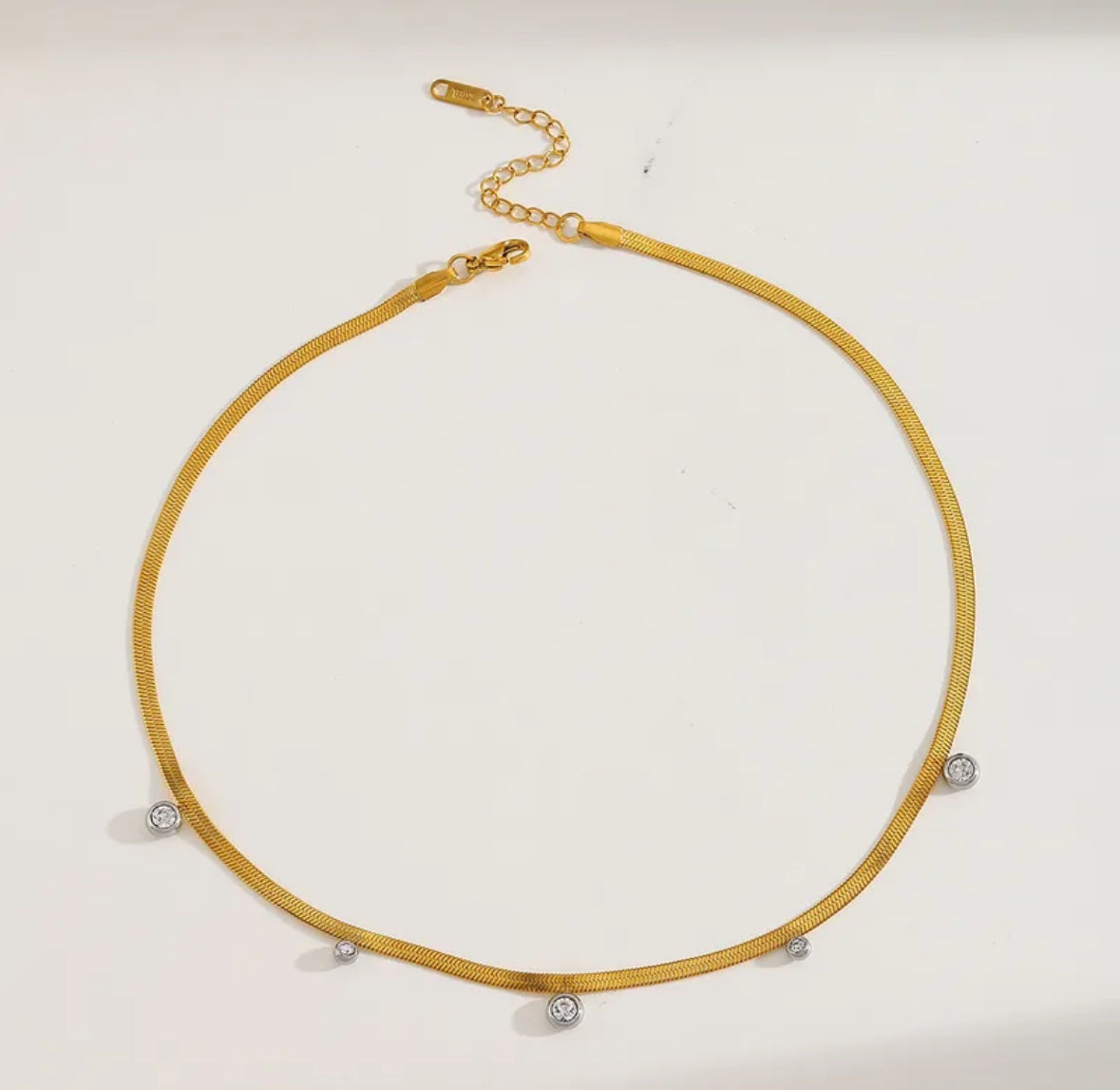 LUNIVA NECKLACE