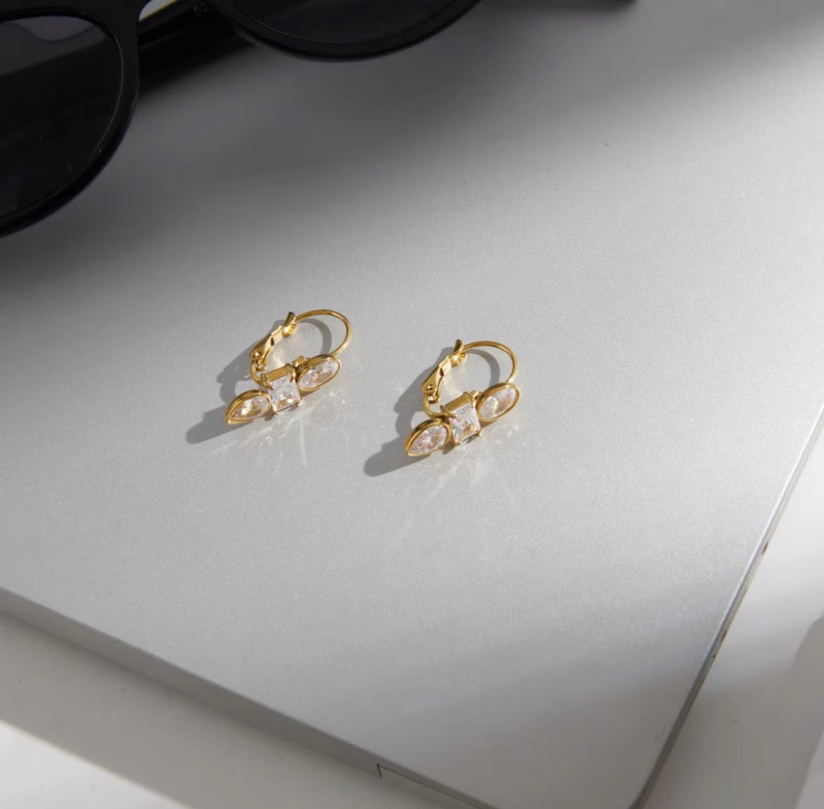 TIRAHA EARRING