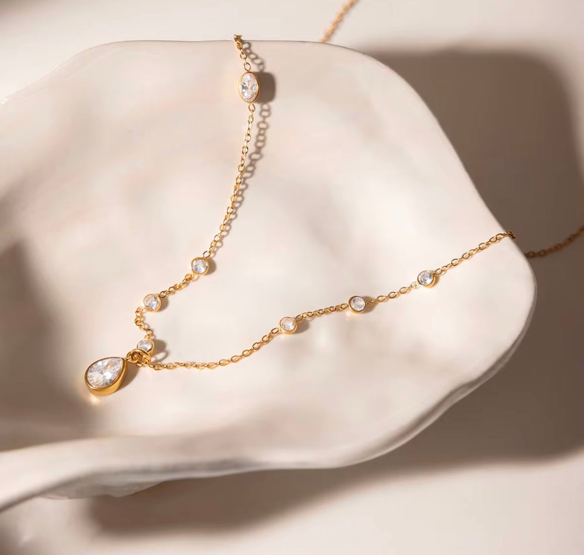YENACA NECKLACE