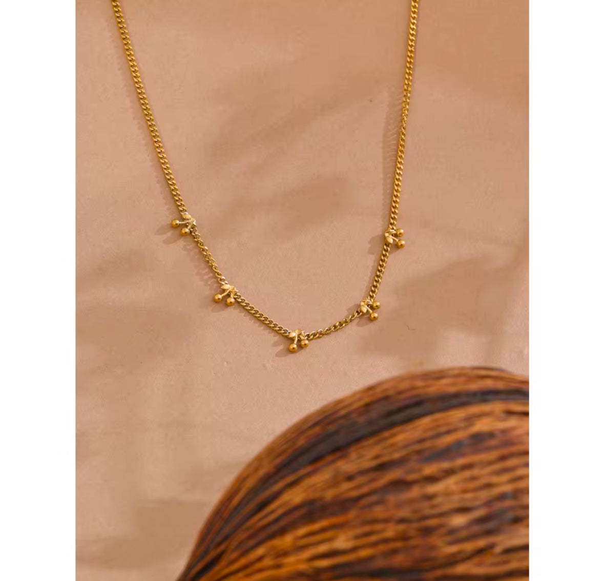 CHERRYWOOD NECKLACE