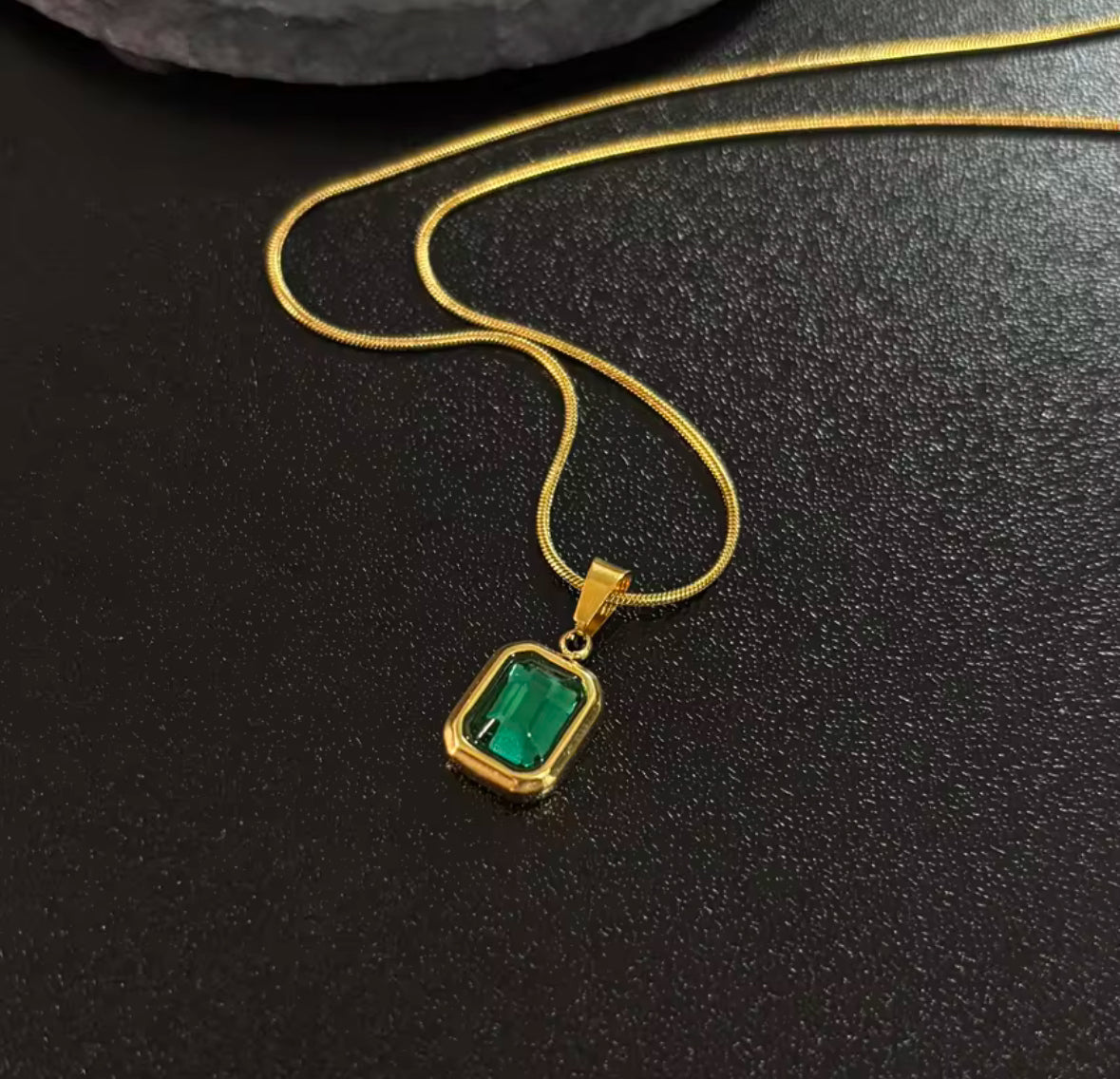 AMORA NECKLACE