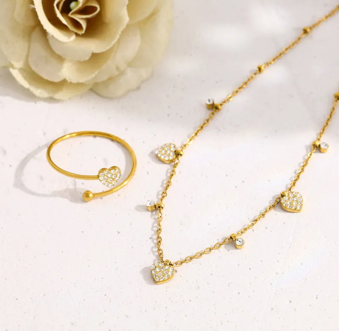 HEARTLA NECKLACE