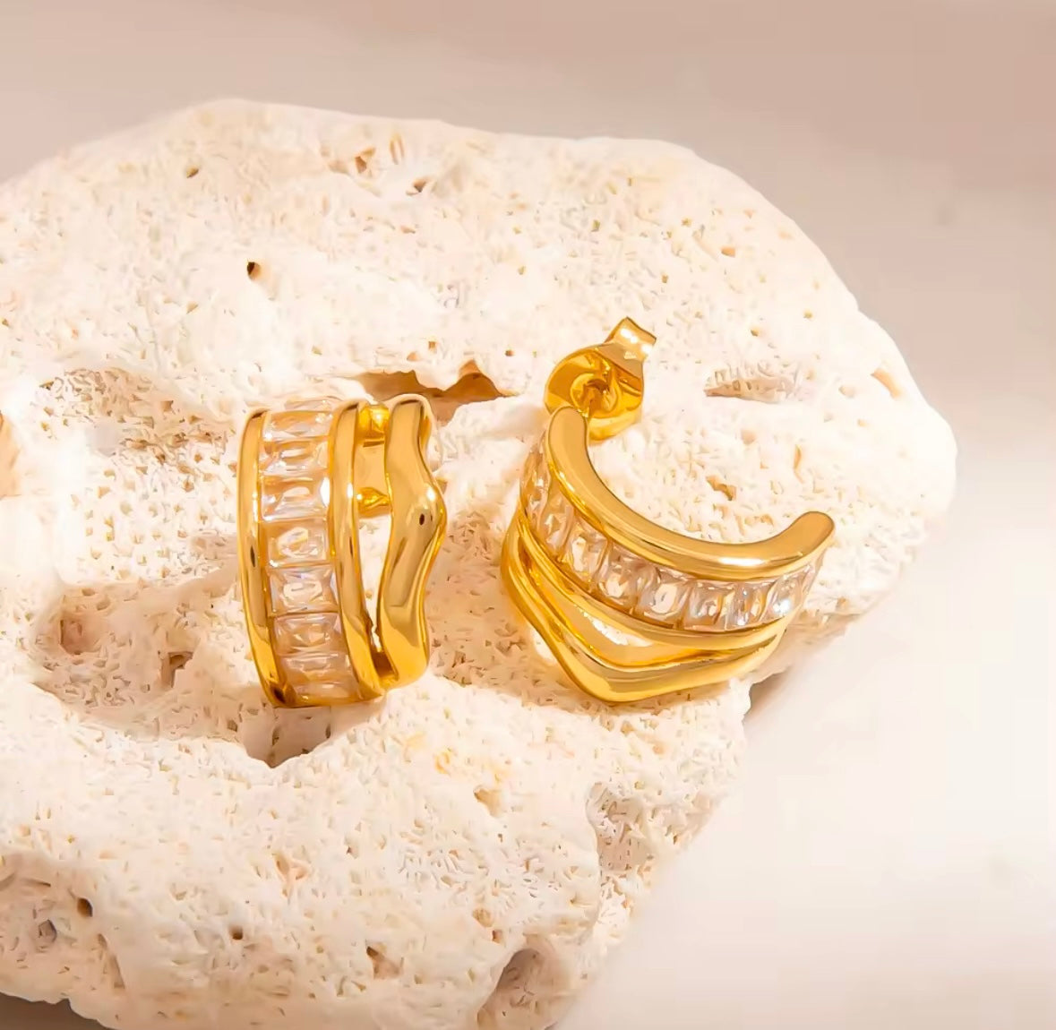GIHRU EARRING