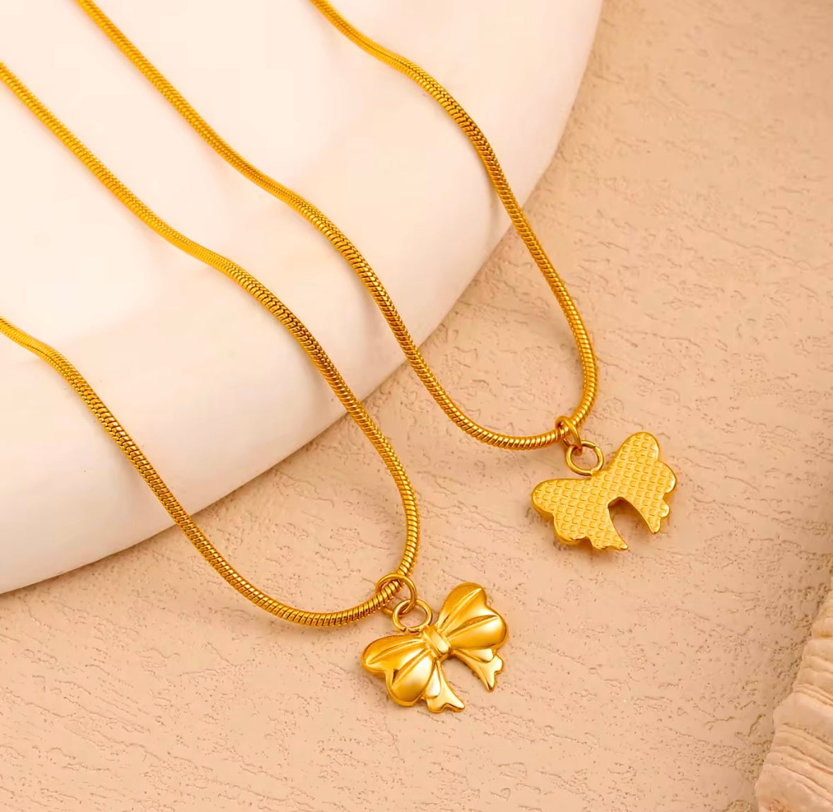 BOW NECKLACE