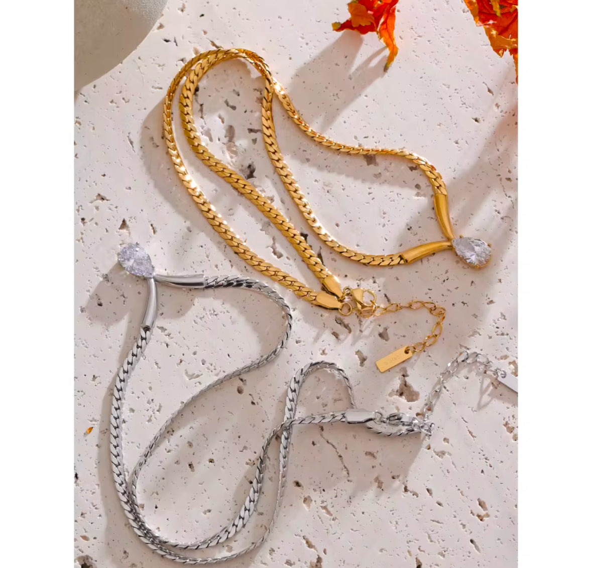 EYURA NECKLACE