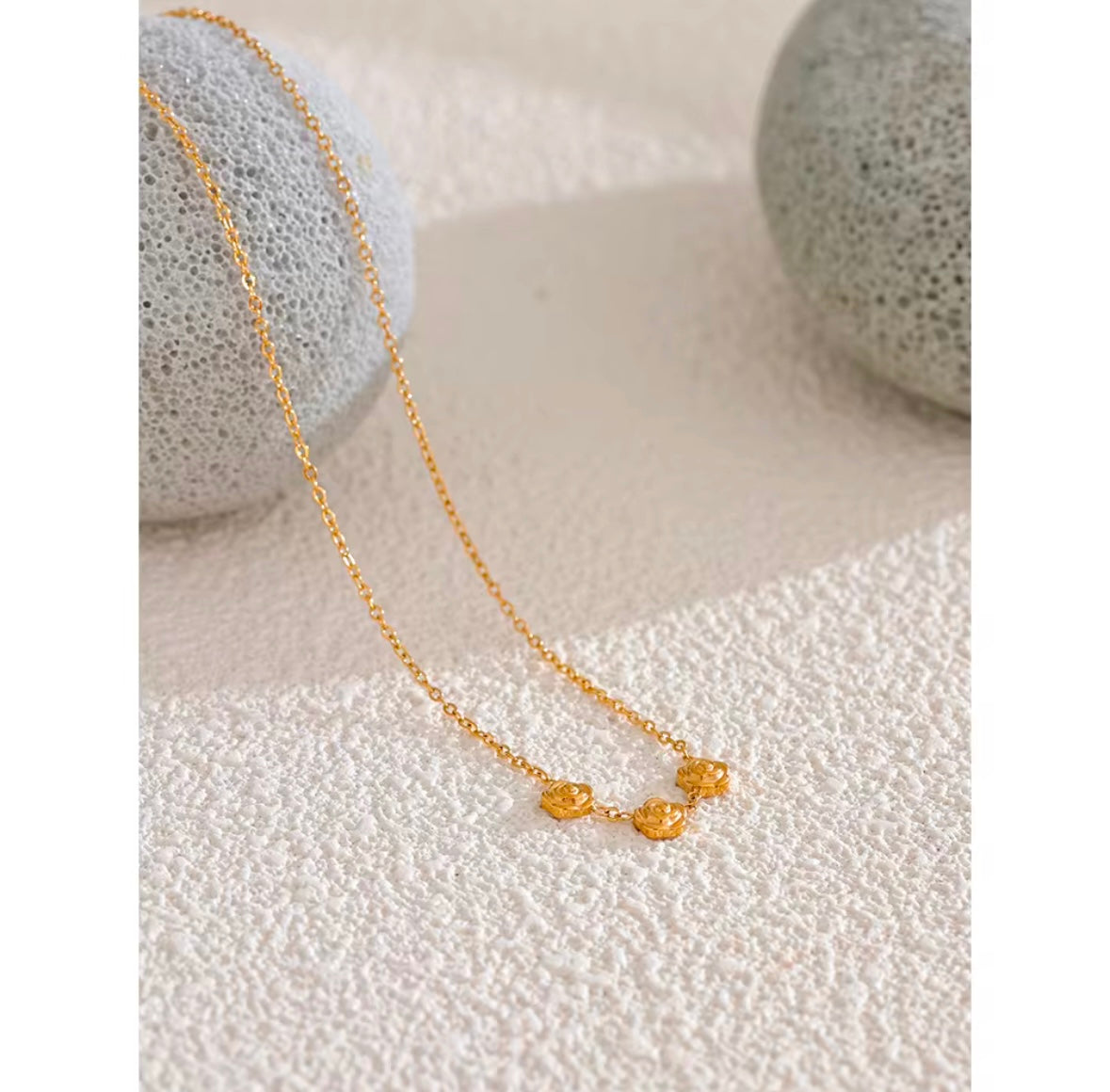 ROSE NECKLACE