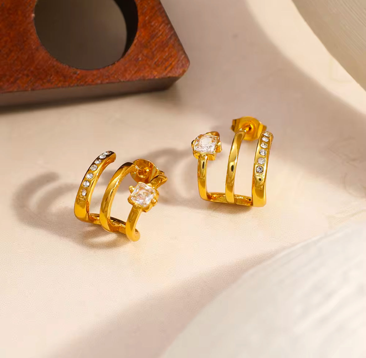 LILY EARRING