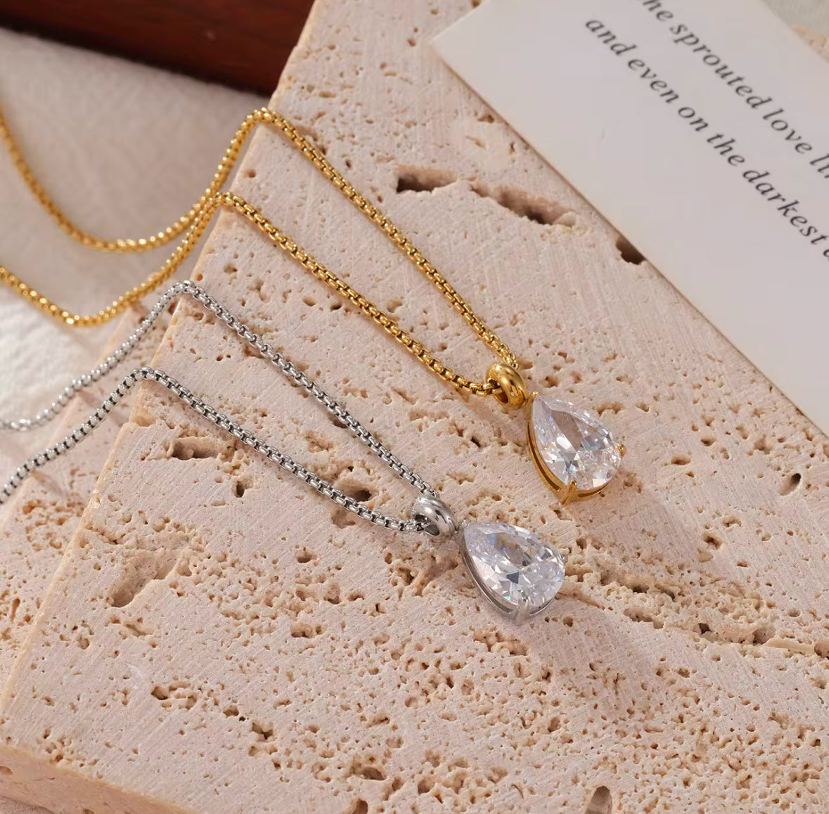 HUUNAA NECKLACE