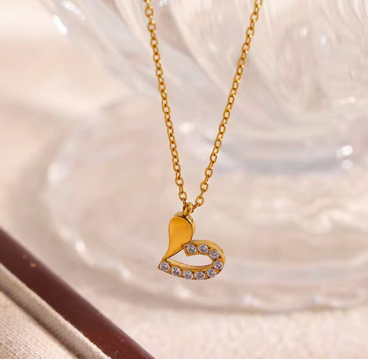 HEARTLONA NECKLACE