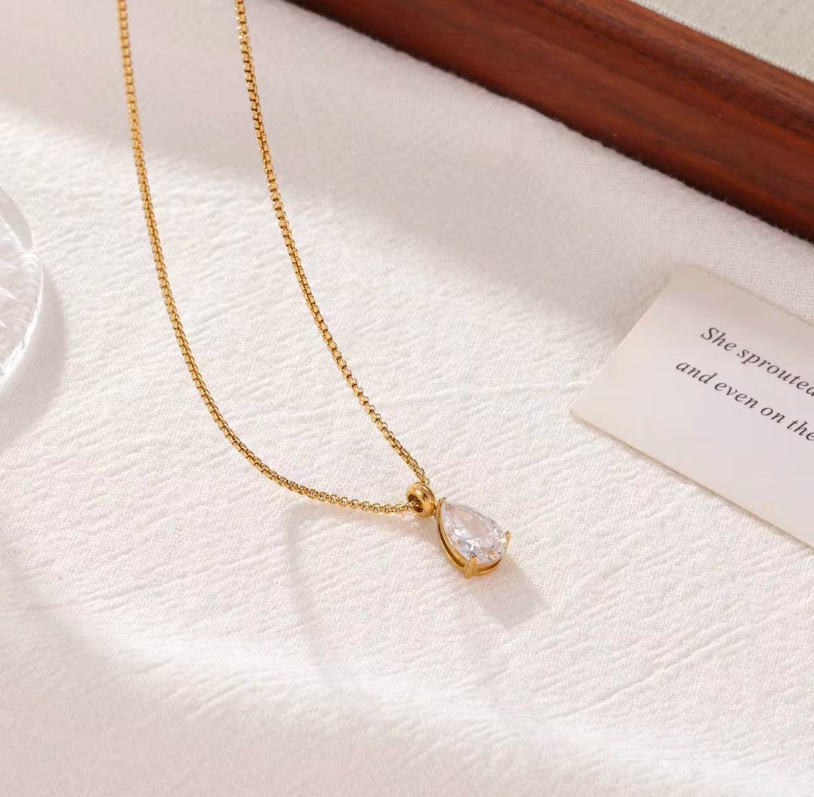 HUUNAA NECKLACE