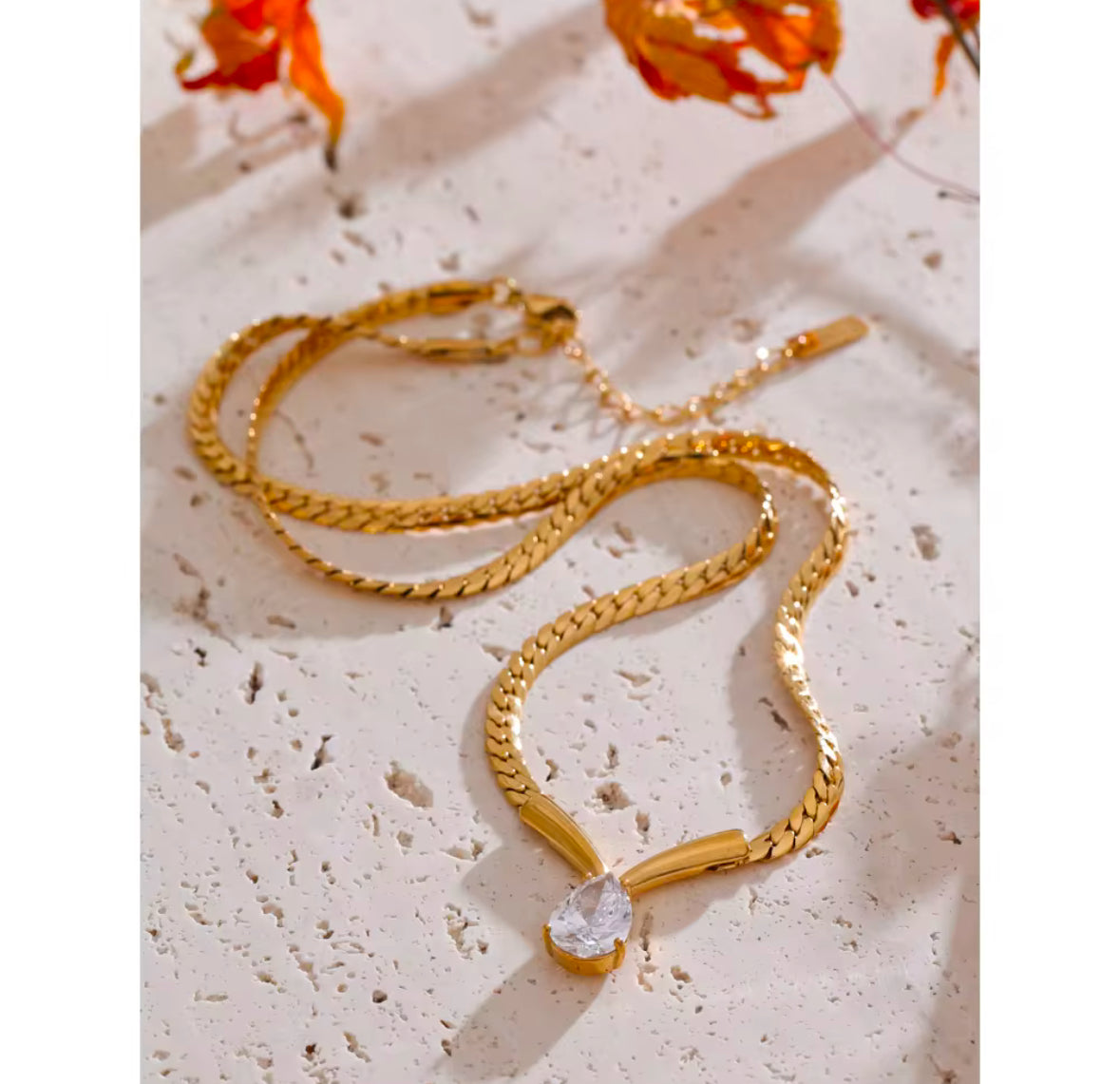 EYURA NECKLACE